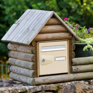 Boîte à lettres en bois normalisée