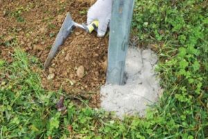 Sceller un objet avec du béton facile