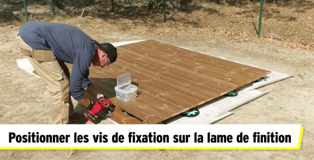 fixation des lames de champs d'une terrasse